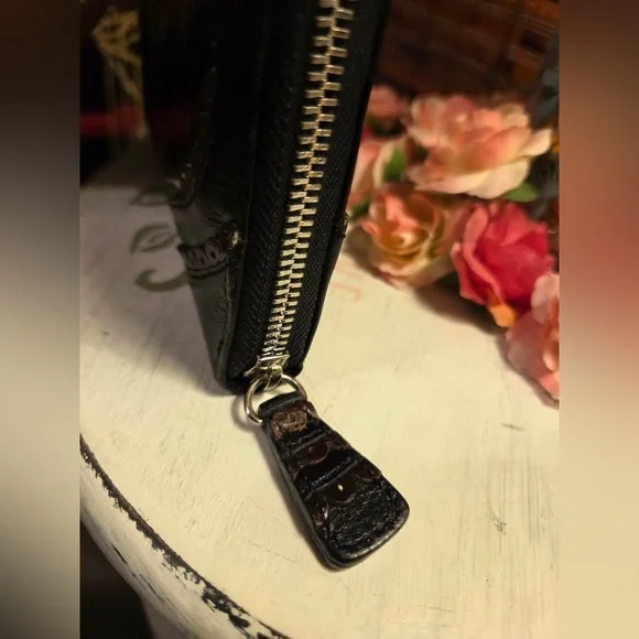 Black Heart-Accent Zip Wallet - Women Bags - Picture 3 of 5